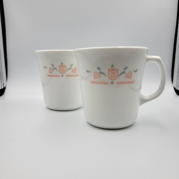 Set of 2 Vintage Corelle Corningware Pink Tulip & Heart Mugs - Picture 1 of 4